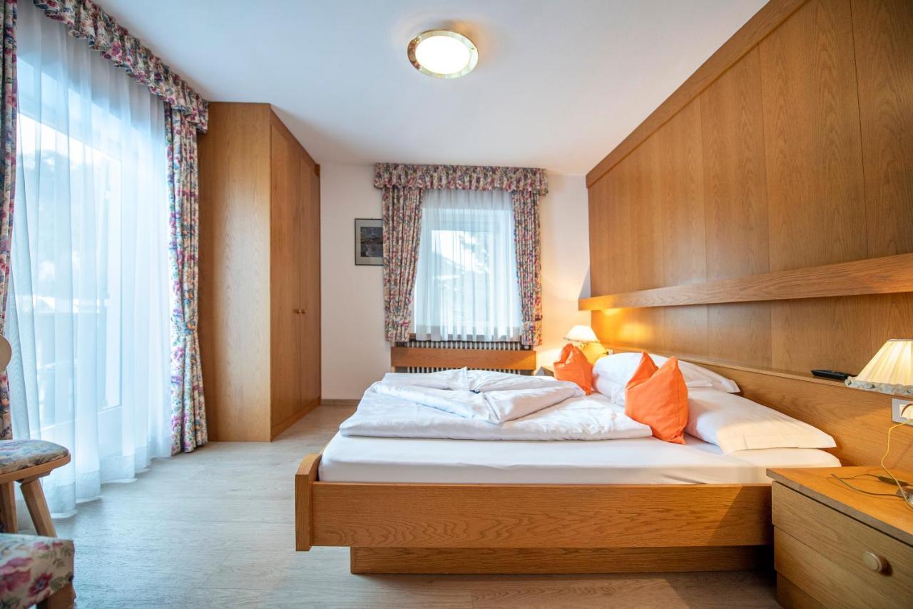 Garni Bondi Bed & Breakfast Selva di Val Gardena Dış mekan fotoğraf