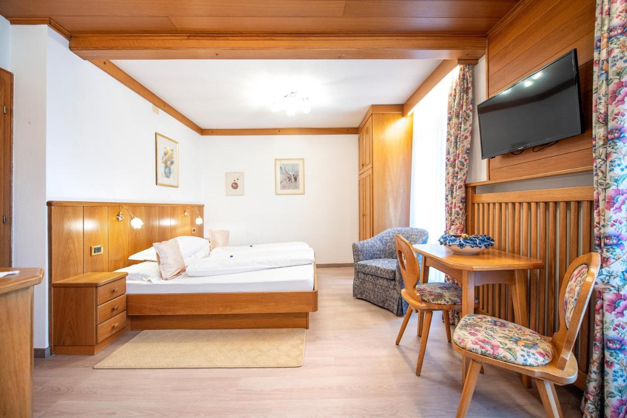 Garni Bondi Bed & Breakfast Selva di Val Gardena Dış mekan fotoğraf